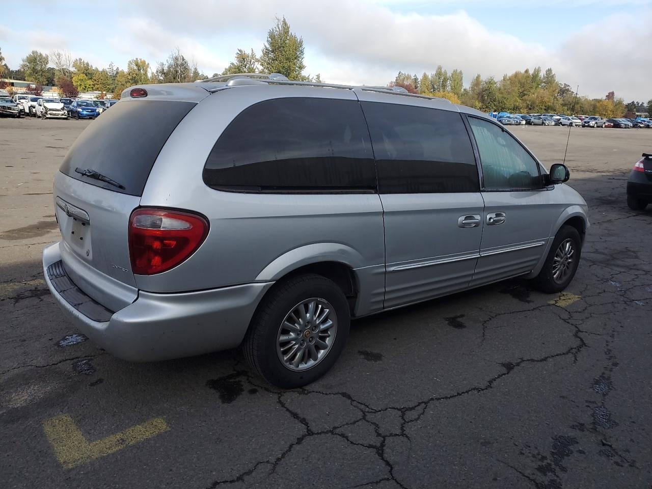 Lot #3029440690 2002 CHRYSLER TOWN & COU