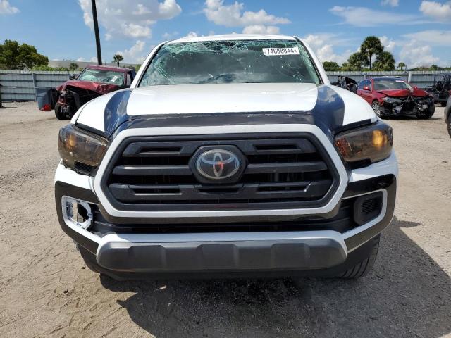 VIN 5TFAX5GN4KX159015 2019 Toyota Tacoma, Double Cab no.5