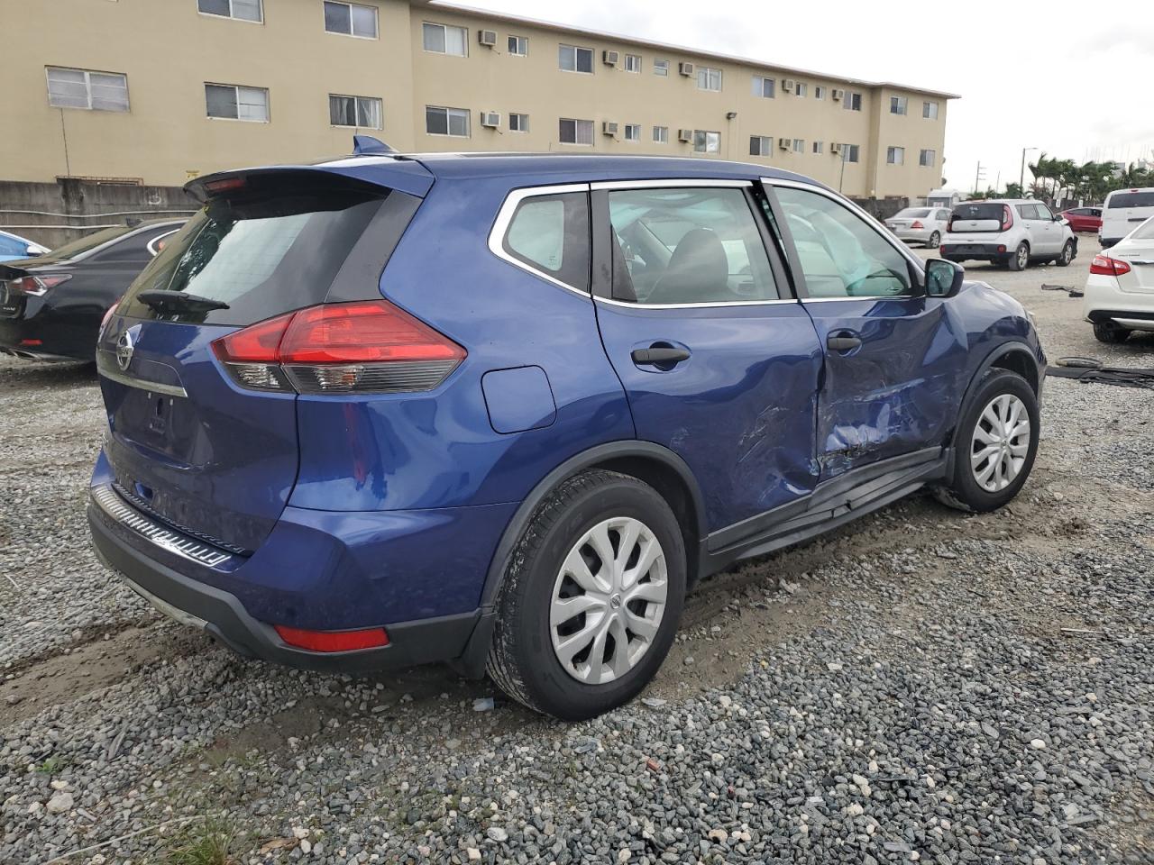 NISSAN ROGUE S 2017 blue  gas 5N1AT2MTXHC869416 photo #4