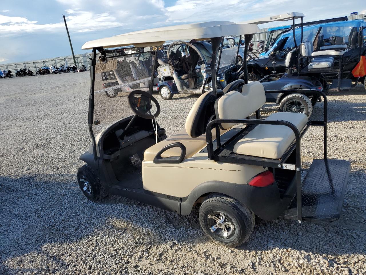 Lot #2988887020 2015 GOLF CART