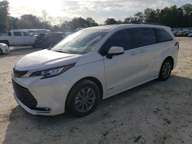 VIN 5TDYRKEC2MS006635 2021 Toyota Sienna, Xle no.1