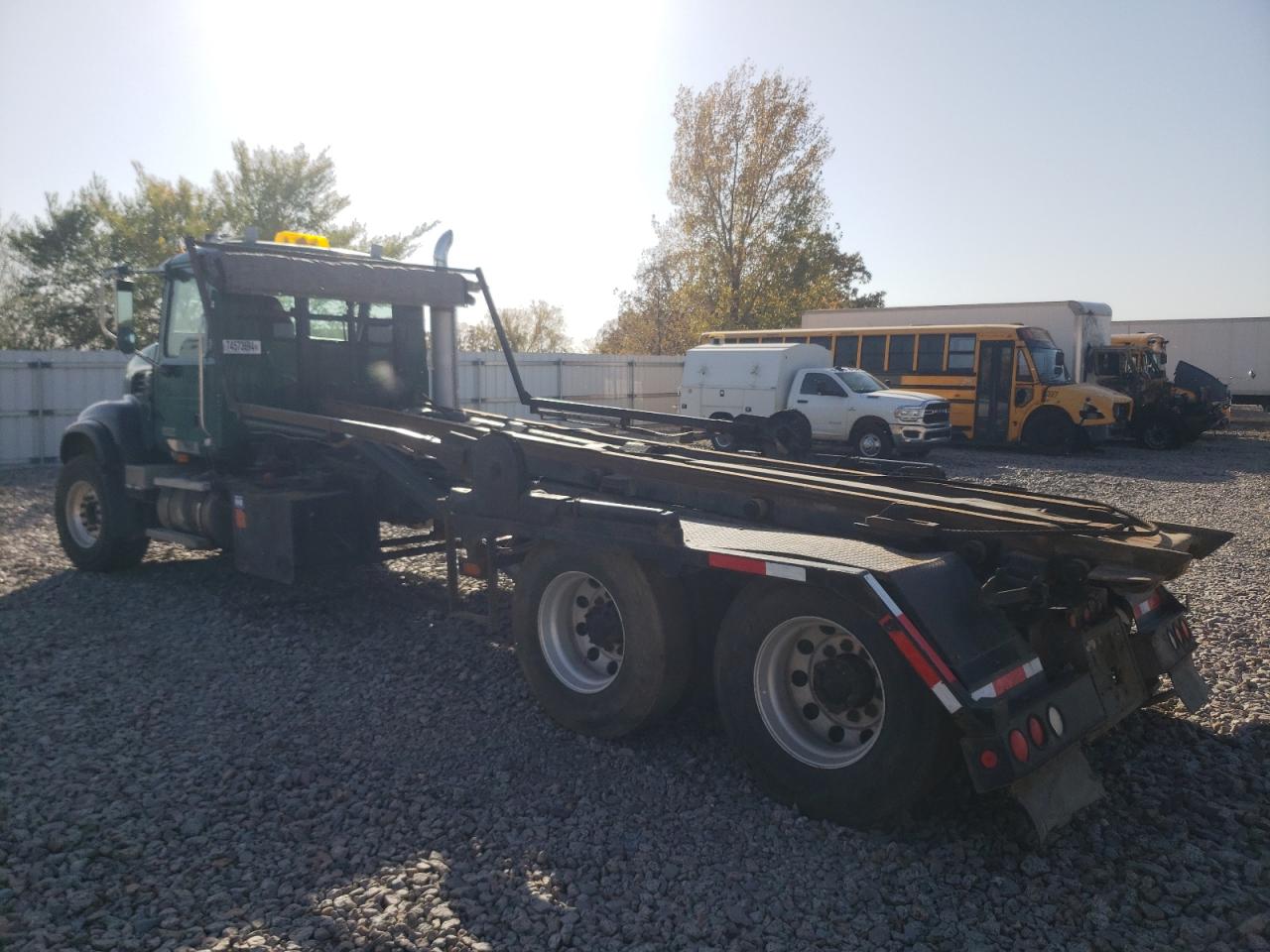 Lot #2923887952 2005 MACK 700 CV700