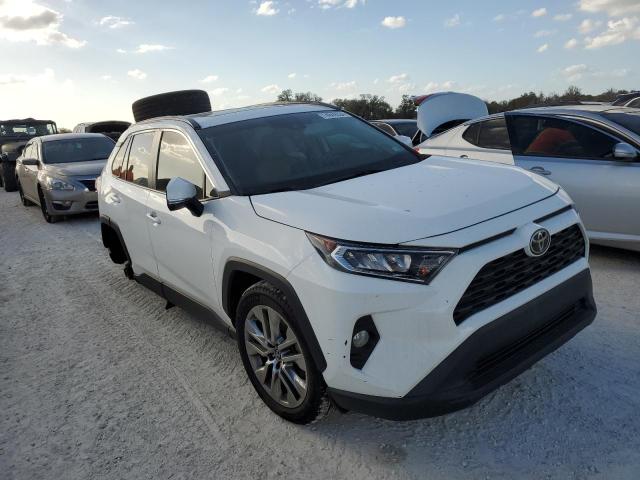 VIN 2T3C1RFVXKW043471 2019 Toyota RAV4, Xle Premium no.4