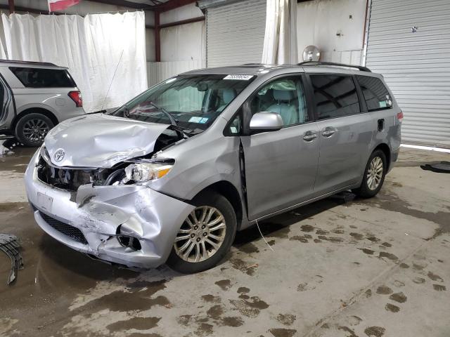 VIN 5TDYK3DC1DS312107 2013 Toyota Sienna, Xle no.1