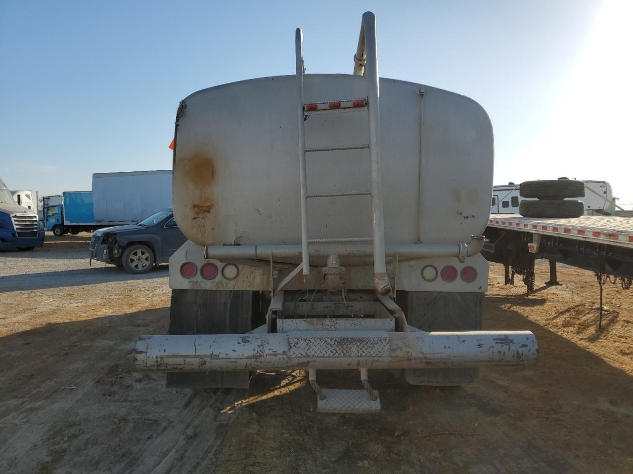 Lot #3207997286 2000 FREIGHTLINER MEDIUM CON