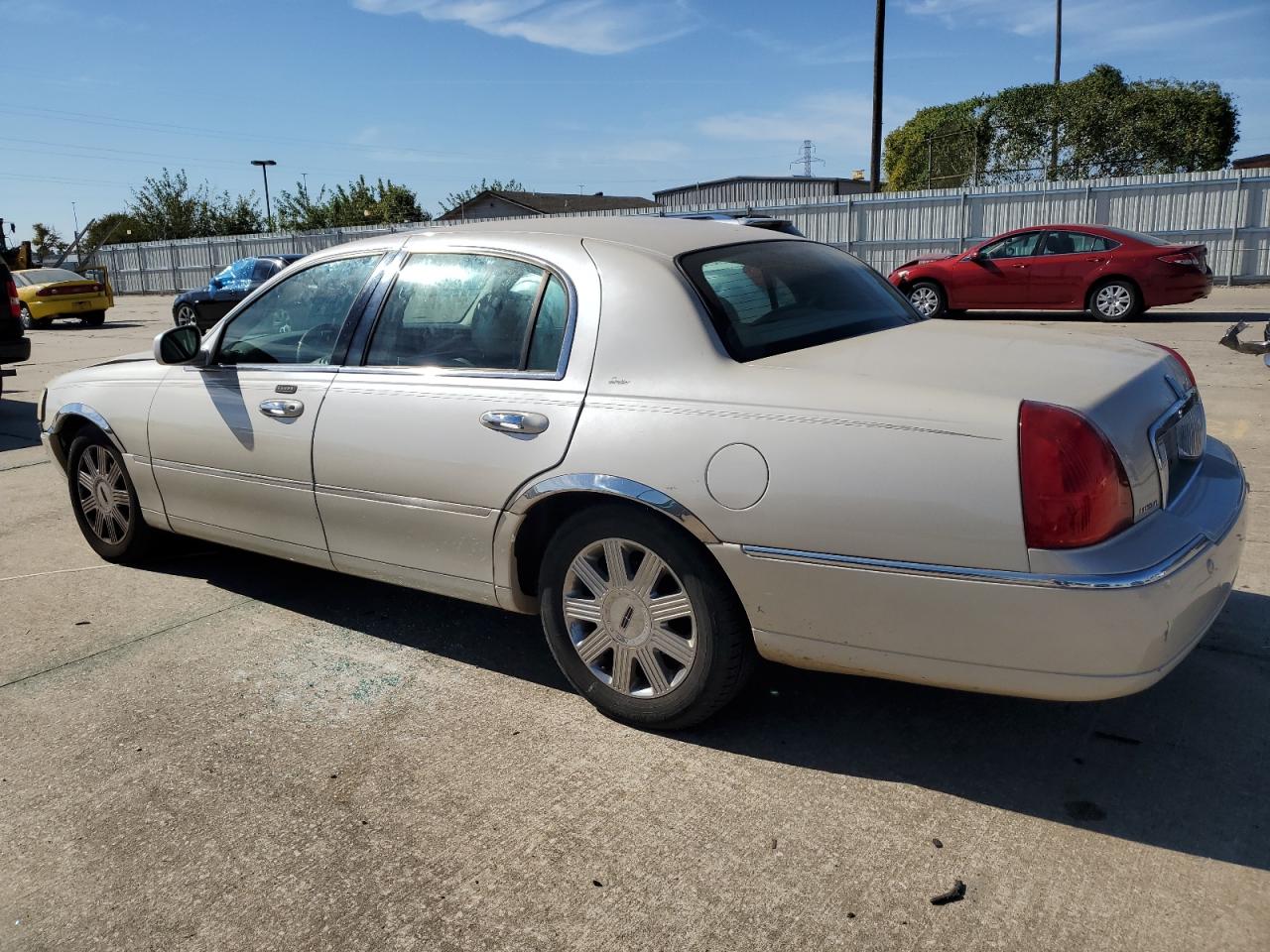 Lot #2945690682 2003 LINCOLN TOWN CAR C