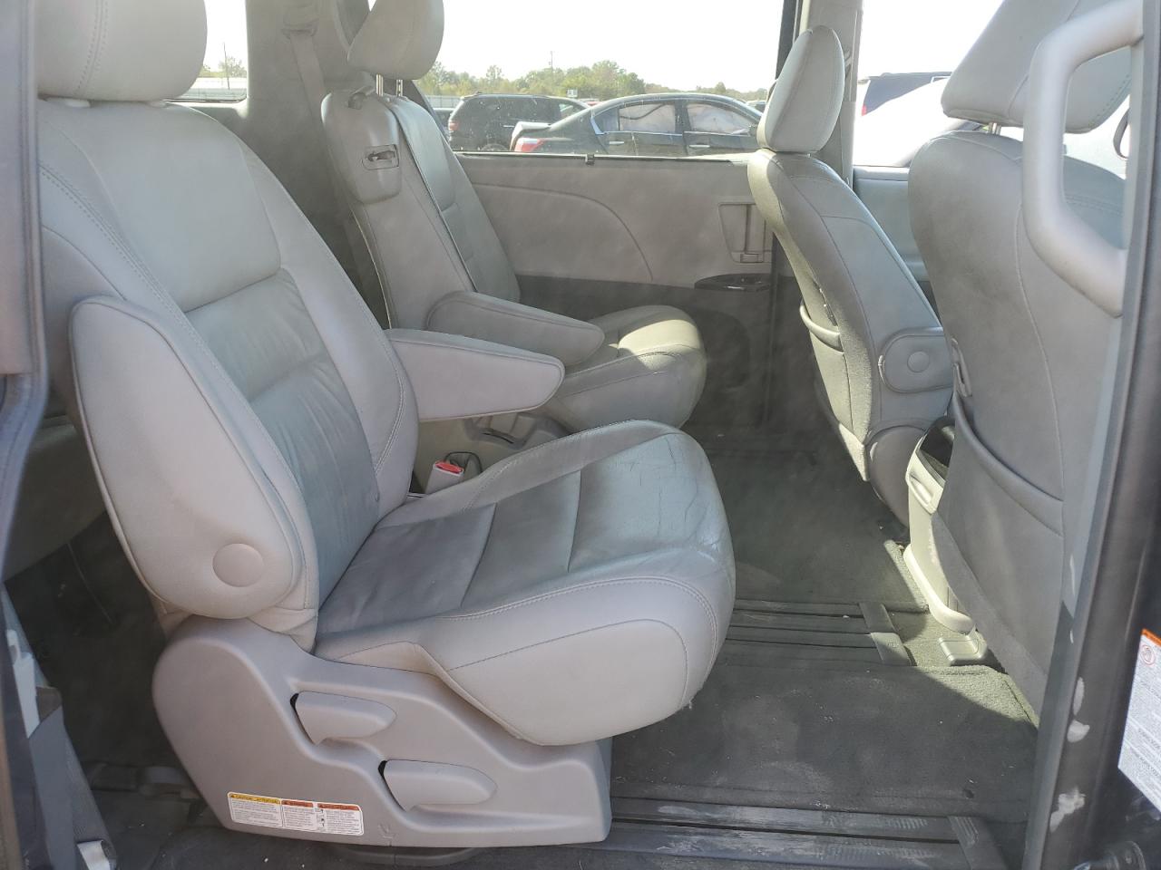 Lot #2953130664 2015 TOYOTA SIENNA XLE