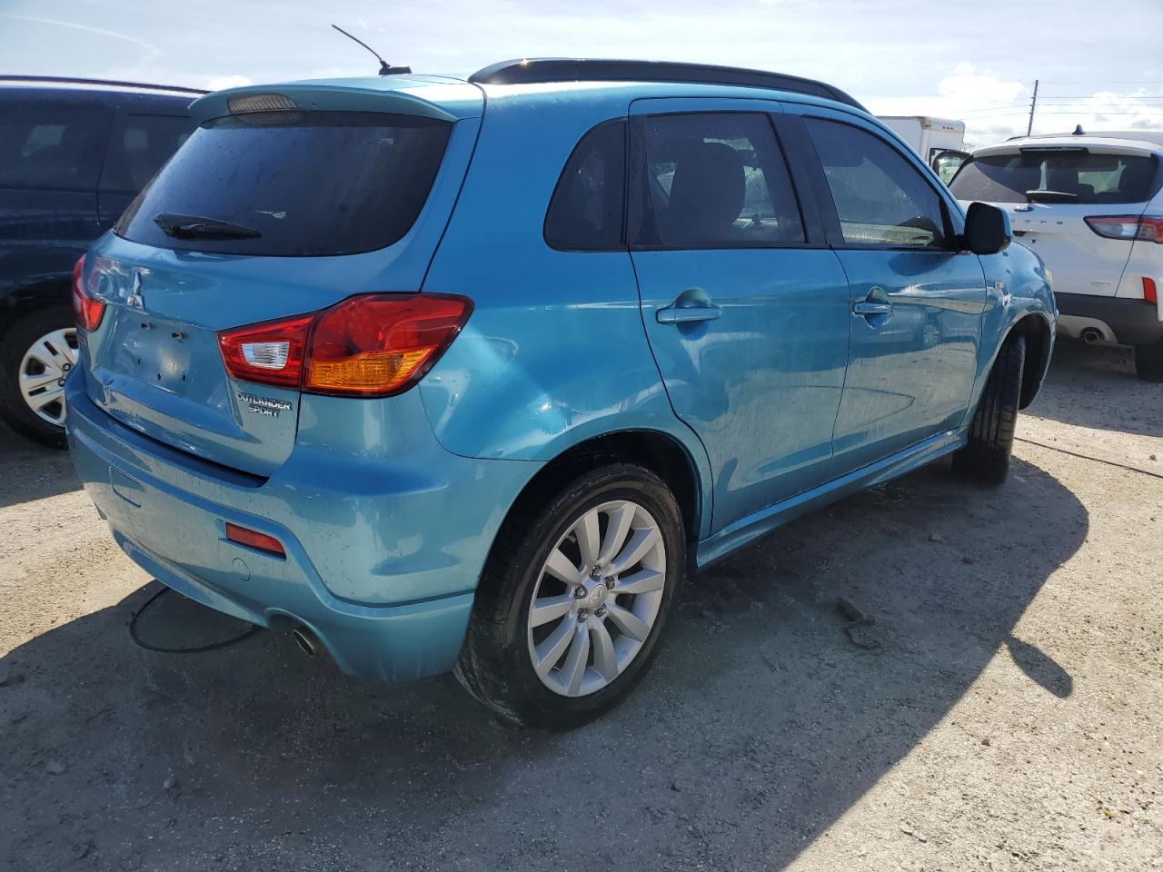 Lot #2972323496 2011 MITSUBISHI OUTLANDER