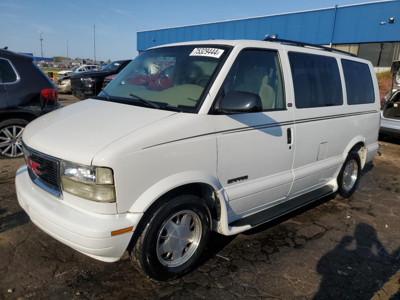 Lot #2940726319 2002 GMC SAFARI XT