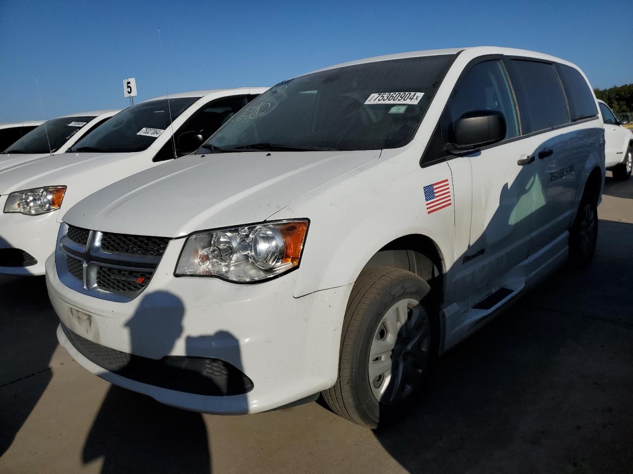 Lot #2940671358 2019 DODGE GRAND CARA