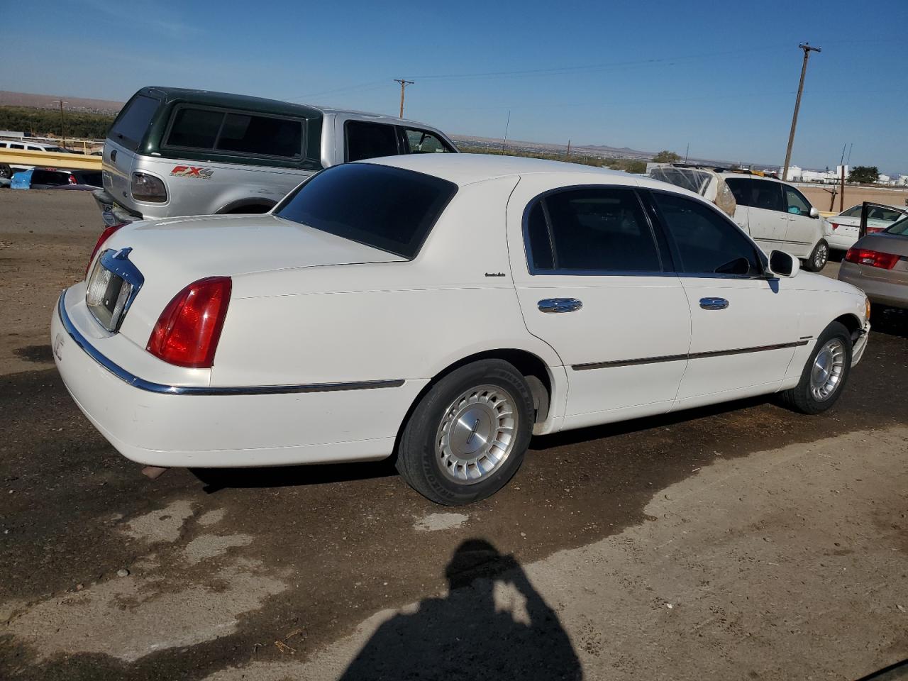 Lot #2942954292 1999 LINCOLN TOWN CAR E