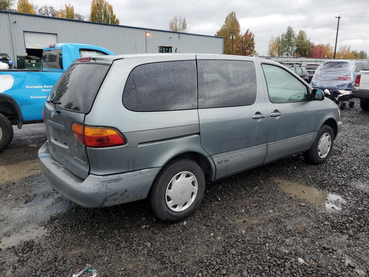 Lot #2986888766 2000 TOYOTA SIENNA CE