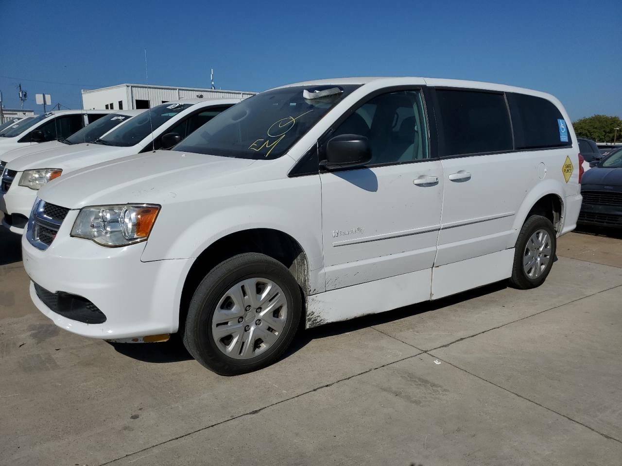 Lot #2925443428 2017 DODGE 15 CLUB CC