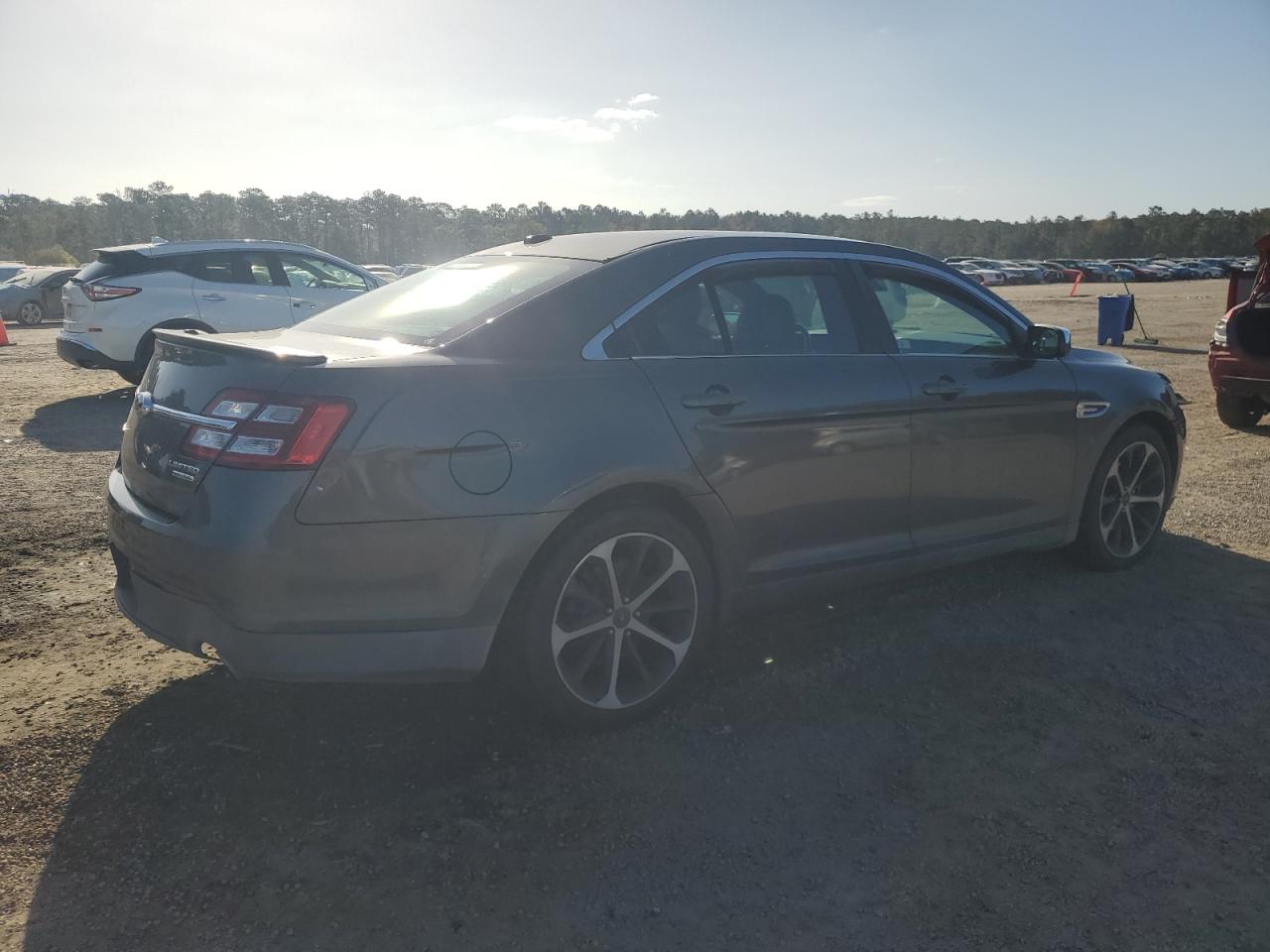 Lot #3034224837 2015 FORD TAURUS LIM