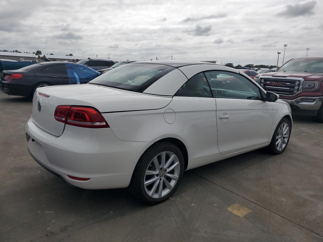 VOLKSWAGEN EOS KOMFOR 2013 white  gas WVWBW8AH0DV002737 photo #4