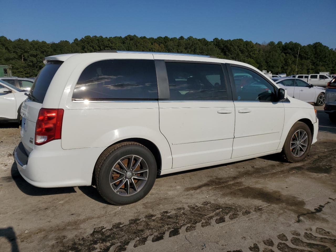 Lot #2890101317 2017 DODGE GRAND CARA