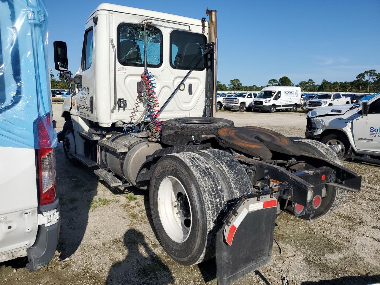 Lot #3315937142 2019 FREIGHTLINER CASCADIA 1