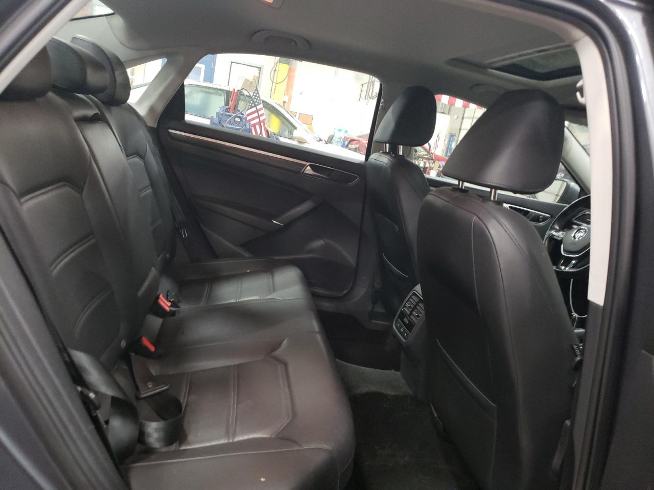 VOLKSWAGEN PASSAT SE