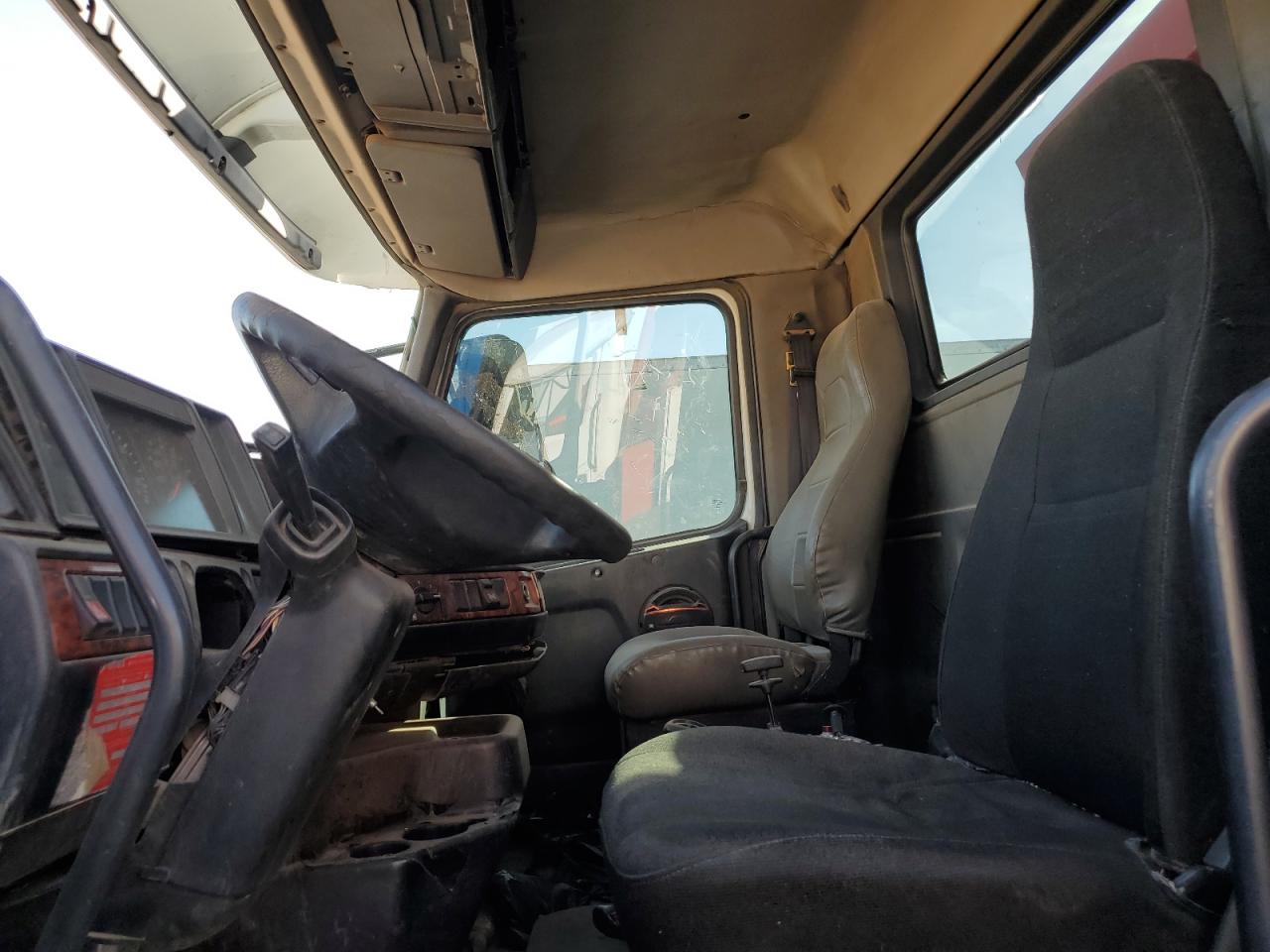 Lot #2945690681 2003 VOLVO VHD