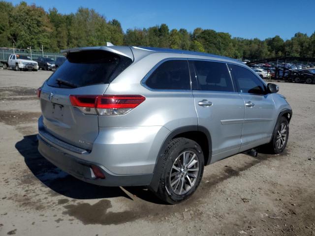 VIN 5TDJZRFH8JS817226 2018 Toyota Highlander, SE no.3