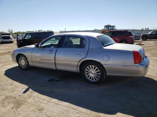 LINCOLN TOWN CAR E 2003 silver  gas 1LNHM81W53Y706827 photo #3