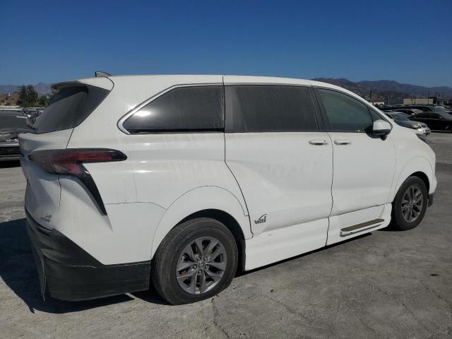 VIN 5TDKSKFC1NS071096 2022 Toyota Sienna, LE no.3