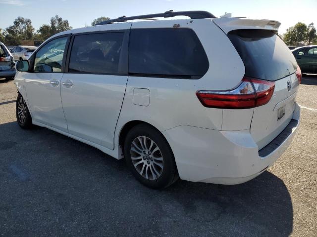 VIN 5TDYZ3DC1JS932995 2018 Toyota Sienna, Xle no.2