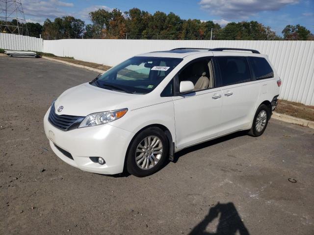 TOYOTA SIENNA XLE