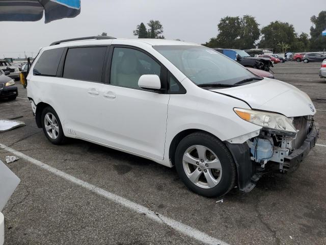 VIN 5TDKK3DCXFS677636 2015 Toyota Sienna, LE no.4