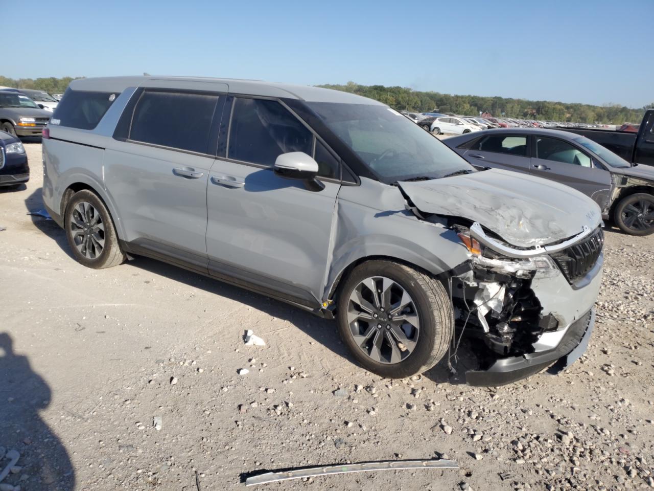 Lot #2987070515 2024 KIA CARNIVAL E