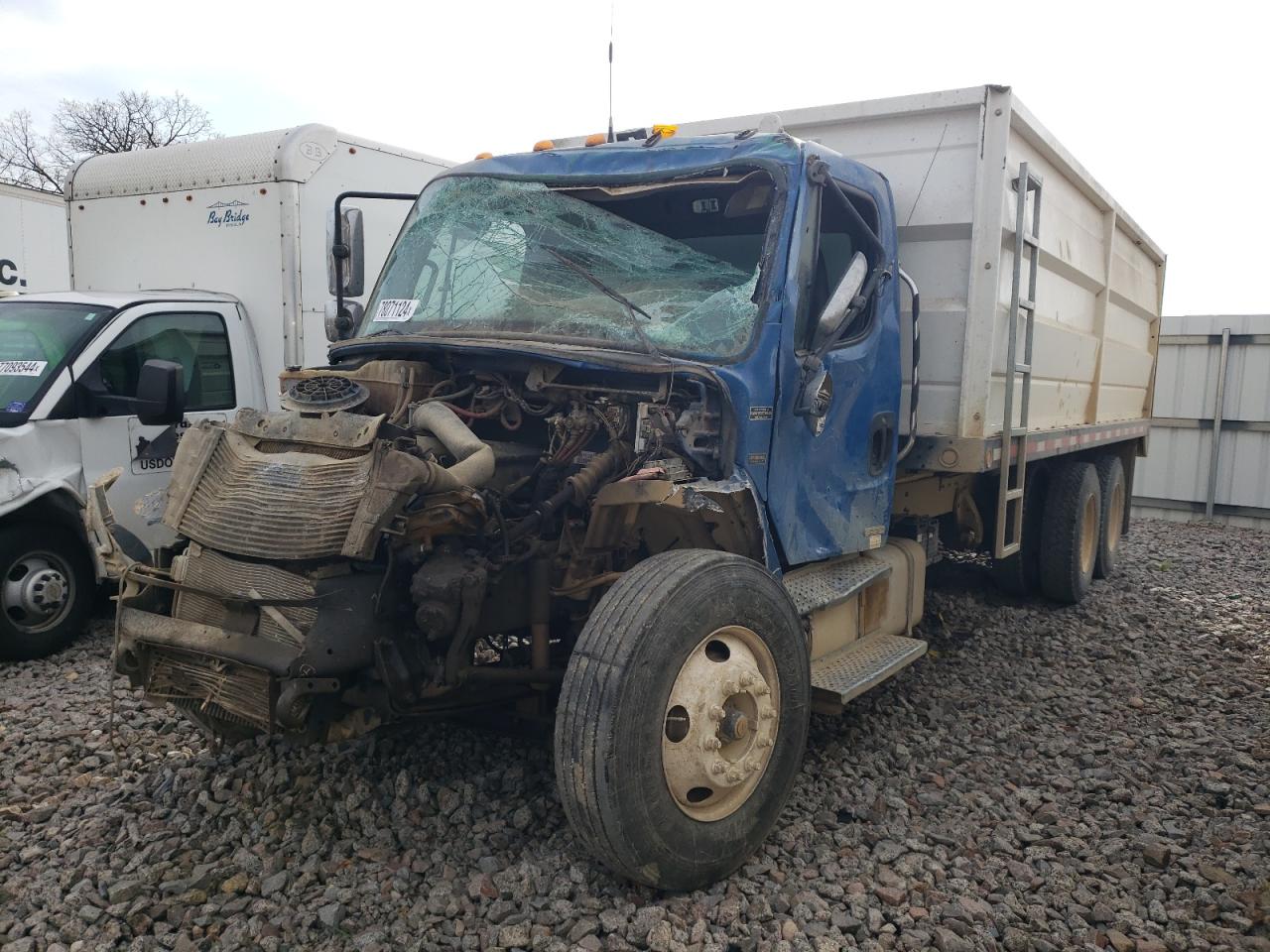 Lot #3024181821 2004 FREIGHTLINER M2 106 HEA