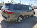 TOYOTA SIENNA LE снимка