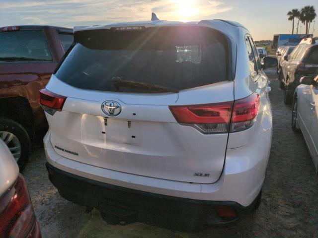 VIN 5TDKZRFHXJS539269 2018 Toyota Highlander, SE no.6