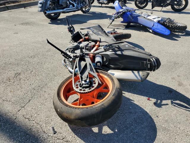 2023 KTM 890 DUKE R VBKTU9403PM849220