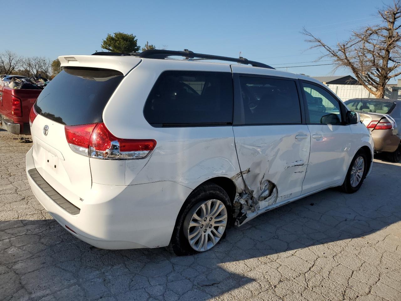 Lot #2940766454 2014 TOYOTA SIENNA XLE