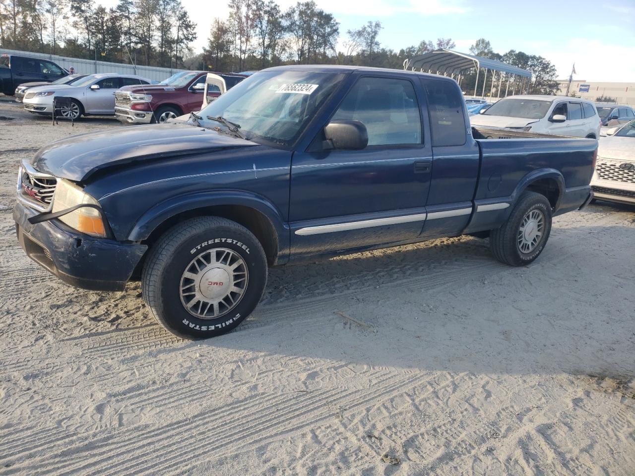 Lot #2994198264 2002 GMC SONOMA