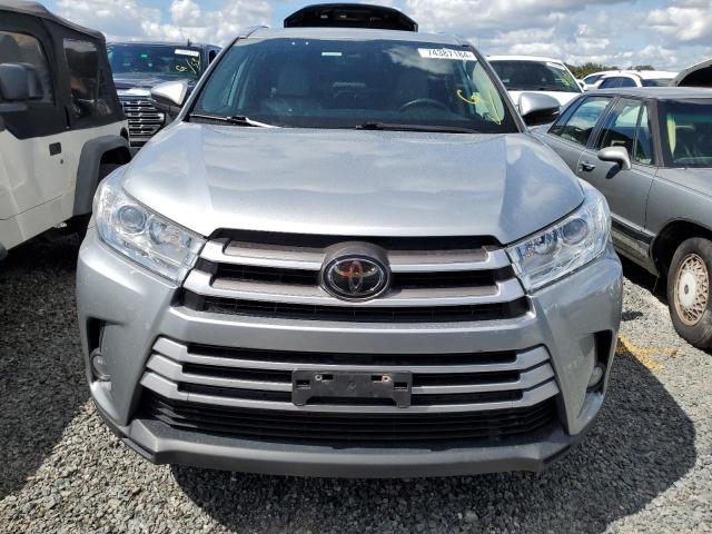 VIN 5TDJZRFH2JS526141 2018 Toyota Highlander, SE no.5