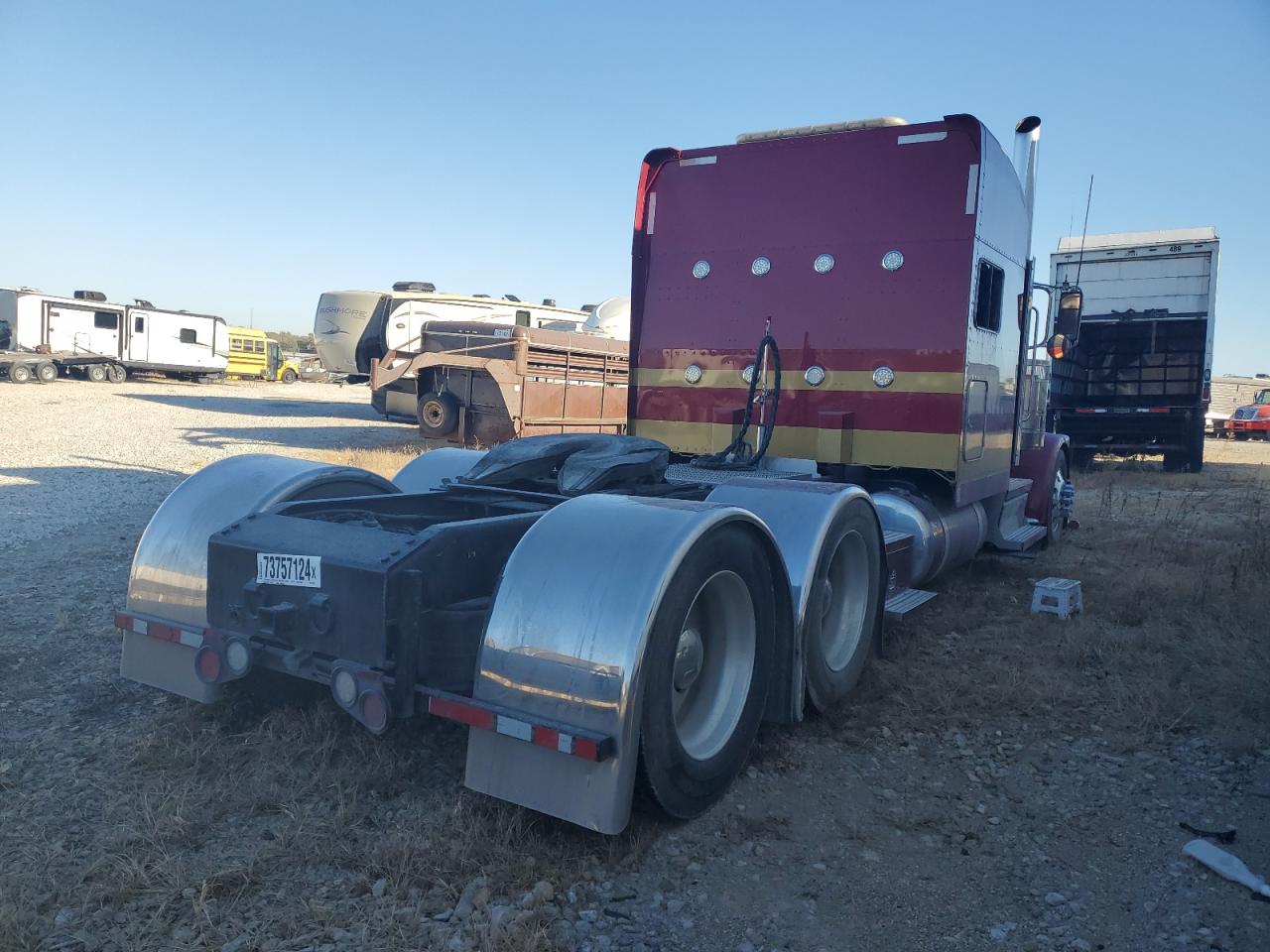 Lot #2952983378 2019 PETERBILT 389