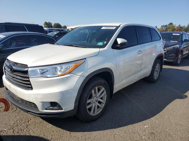 VIN 5TDBKRFH6FS118841 2015 Toyota Highlander, LE no.1