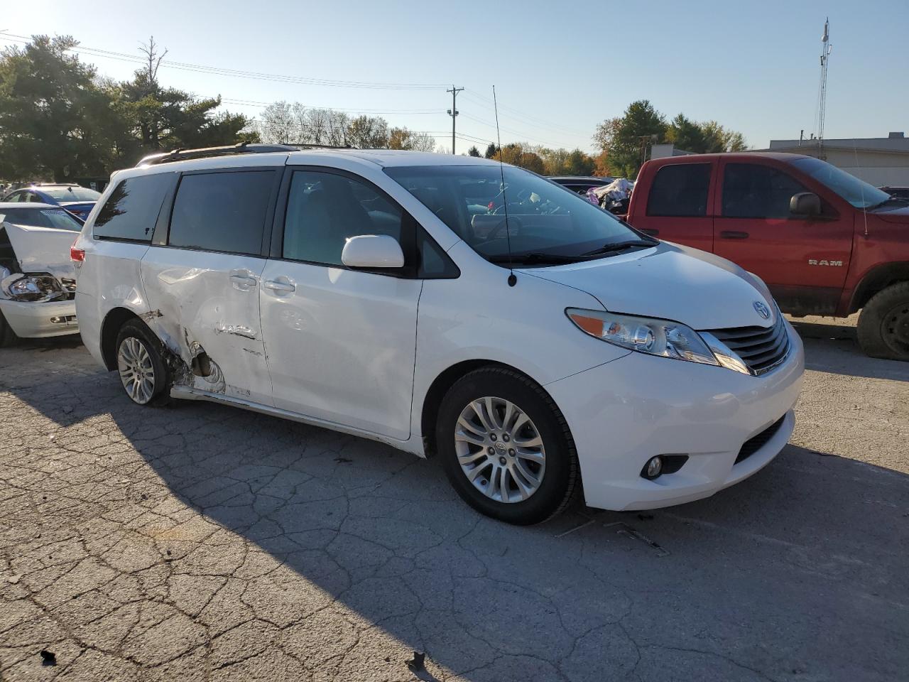 Lot #2940766454 2014 TOYOTA SIENNA XLE