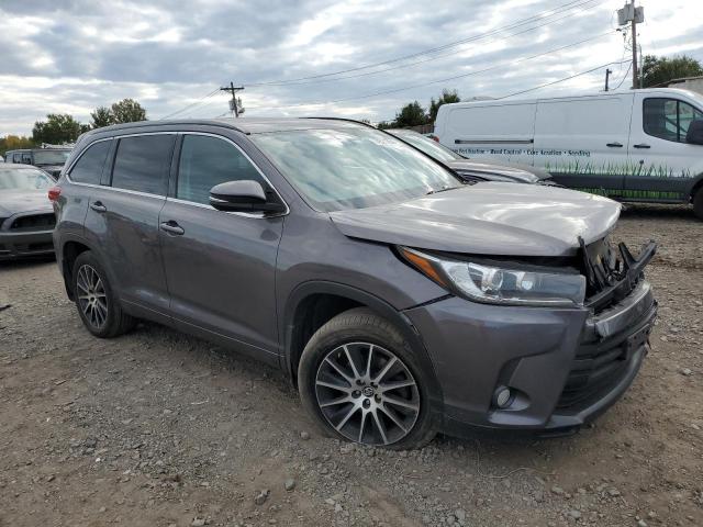 VIN 5TDJZRFH5HS431468 2017 Toyota Highlander, SE no.4