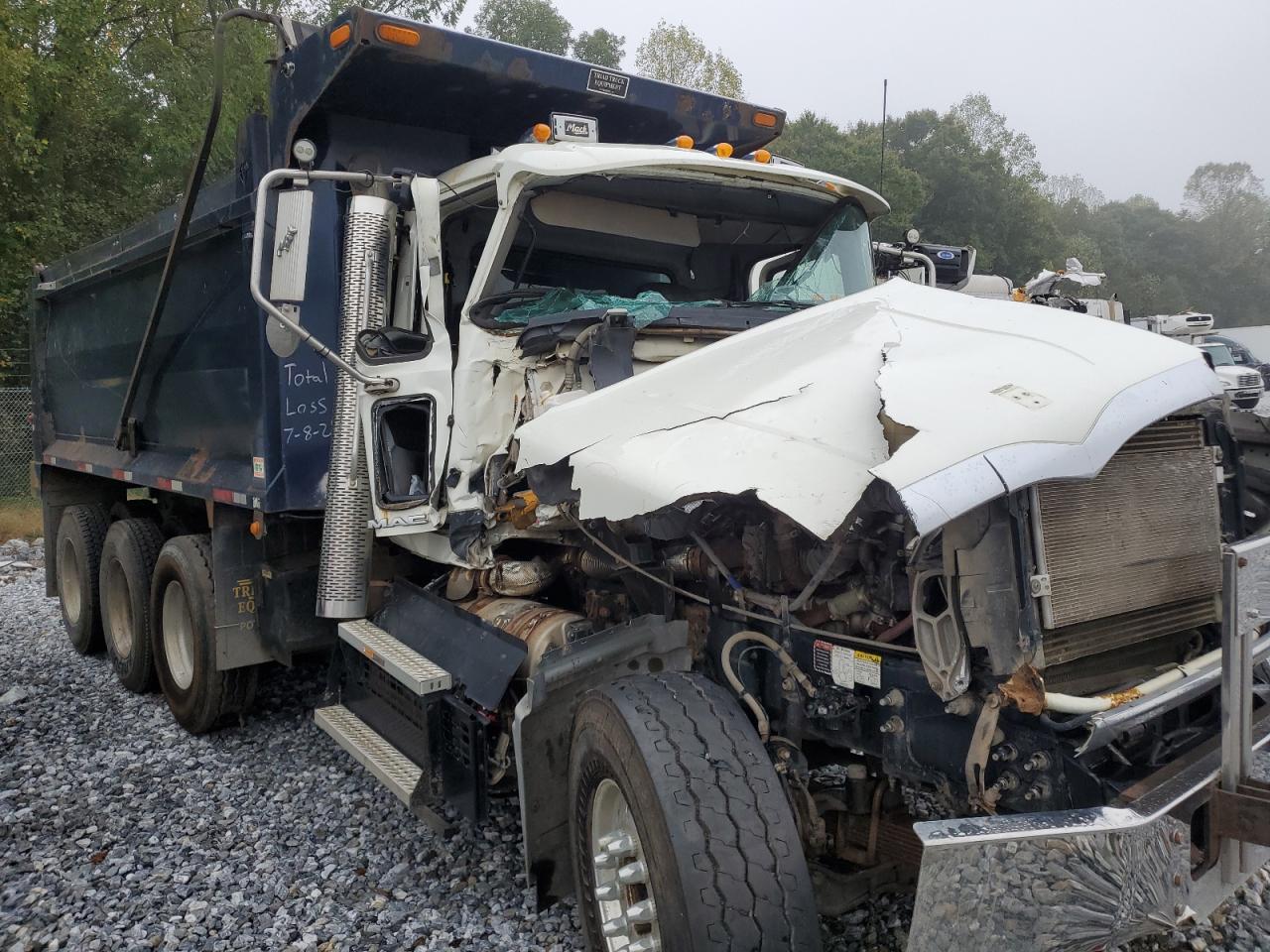 Lot #2919225707 2018 MACK 700 GU700