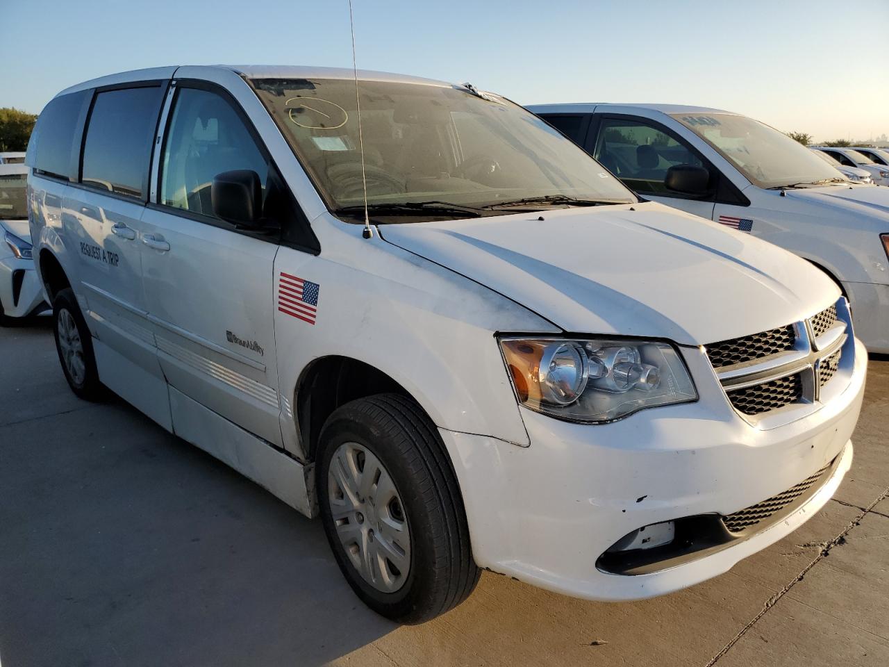 Lot #2925443414 2017 DODGE GRAND CARA