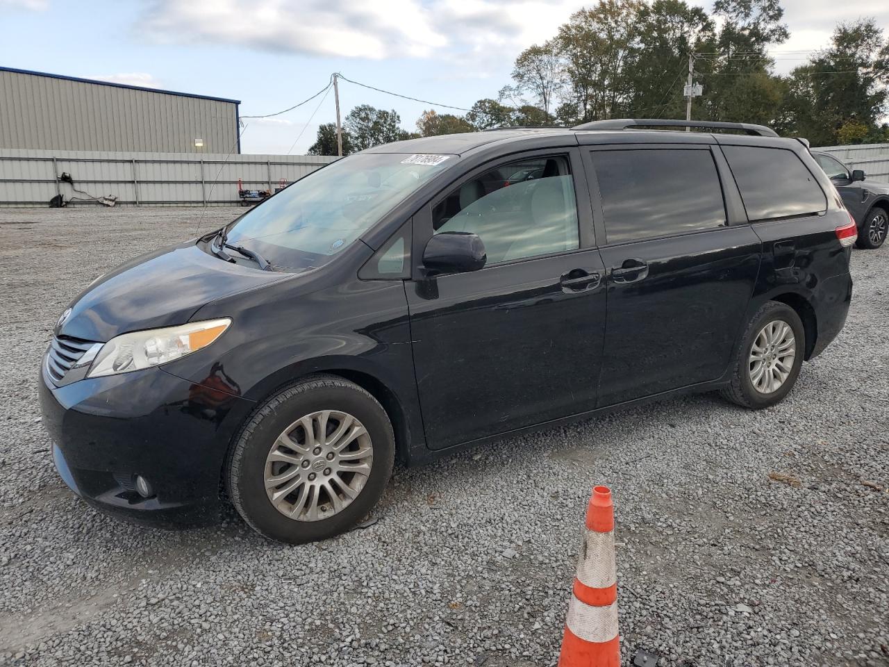 Lot #2991759196 2012 TOYOTA SIENNA XLE