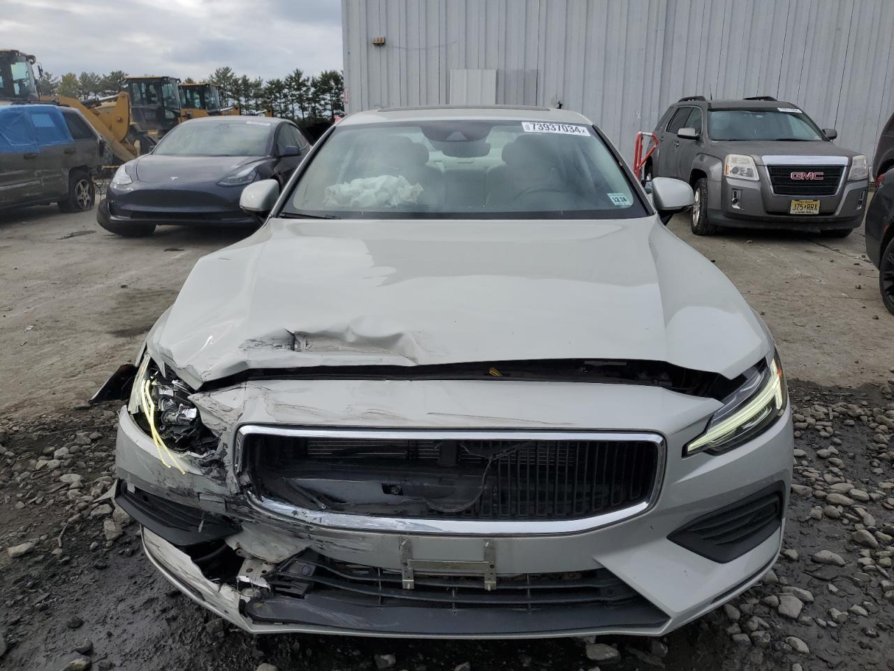 Lot #2943206423 2019 VOLVO S60 T6 MOM