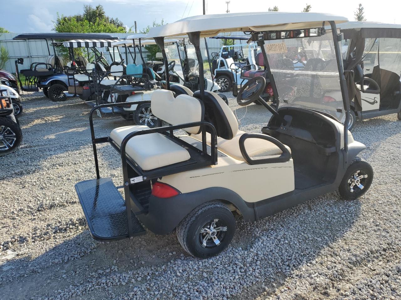 Lot #2988887020 2015 GOLF CART