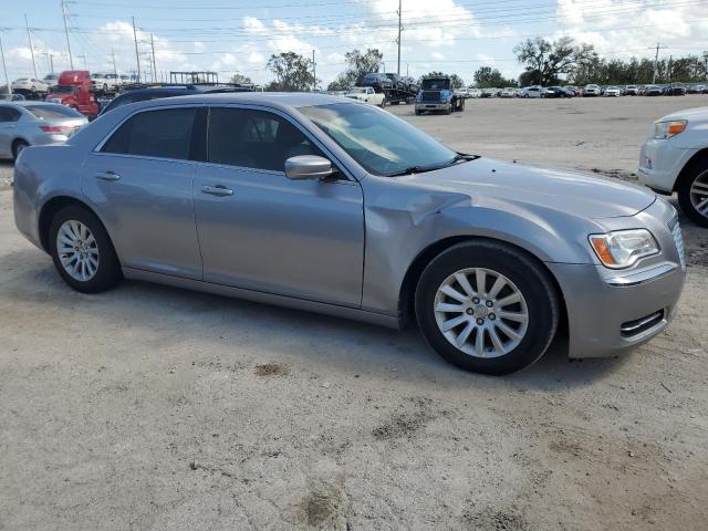 VIN 2C3CCAAG1DH741379 2013 Chrysler 300 no.4