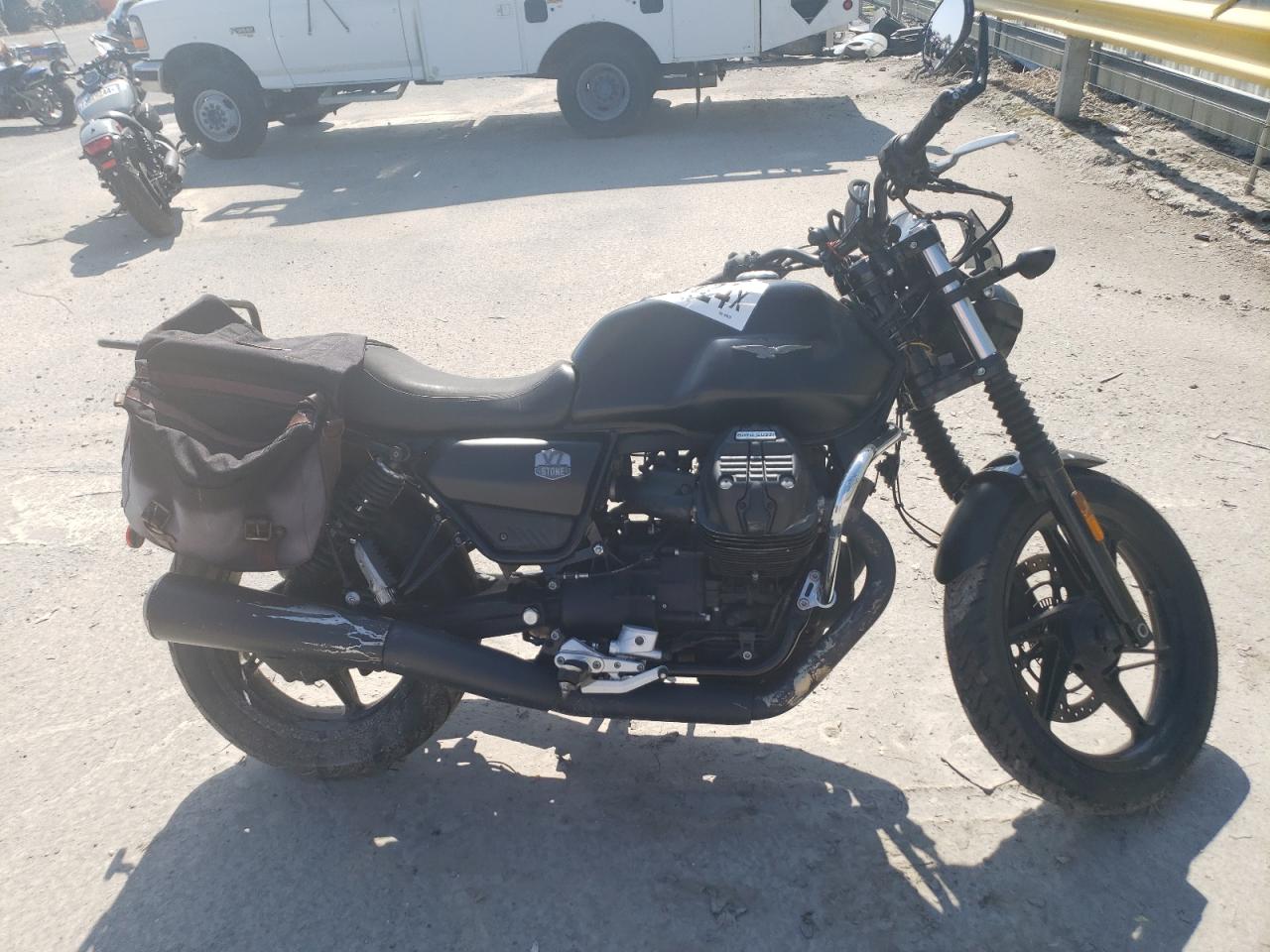 Moto Guzzi V7 STONE 2021 