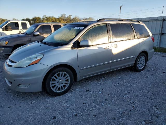 TOYOTA SIENNA XLE