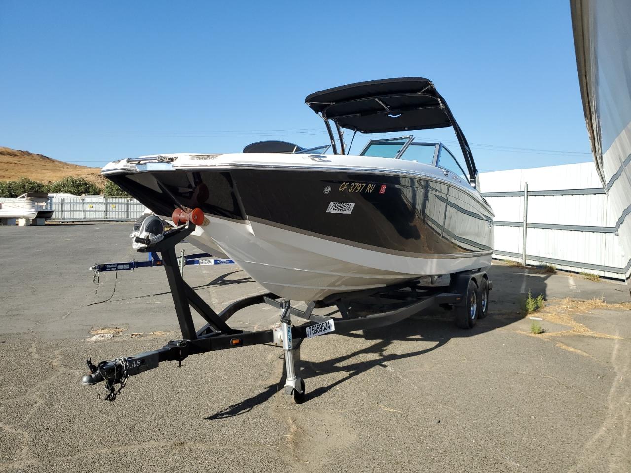 Lot #2907308972 2014 COBL BOAT